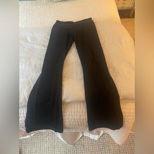 Low rise lululemon black yoga pants